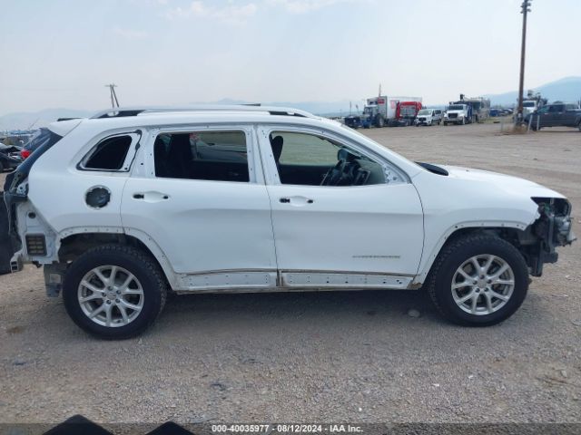 1C4PJMCB2HD215898 Jeep Cherokee Latitude 4x4