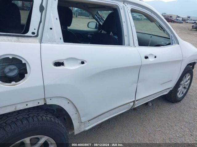 1C4PJMCB2HD215898 Jeep Cherokee Latitude 4x4