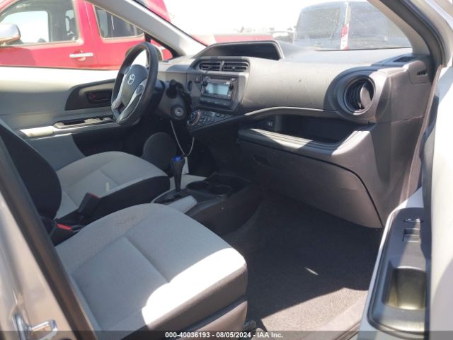 JTDKDTB38E1080977 Toyota Prius C One