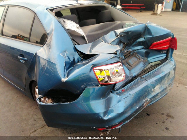 3VWD17AJ3FM255288 Volkswagen Jetta 1.8t Se