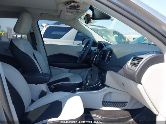 3C4NJCBB1KT715863 Jeep Compass Sun And Wheel Fwd