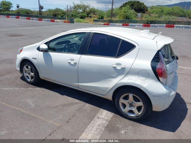JTDKDTB39F1586674 Toyota Prius C One