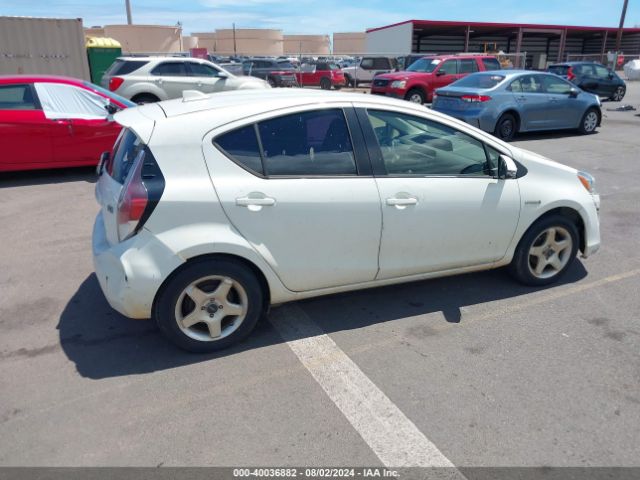 JTDKDTB39F1586674 Toyota Prius C One