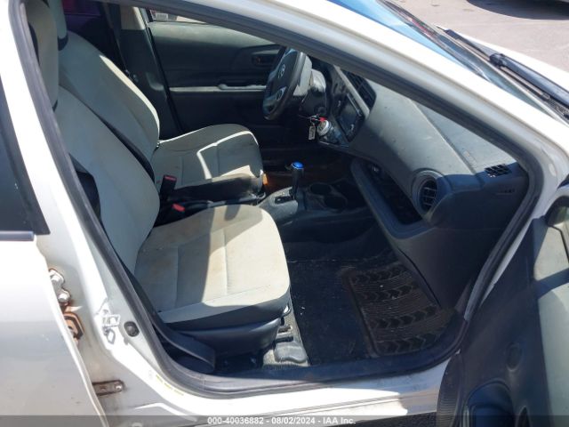 JTDKDTB39F1586674 Toyota Prius C One