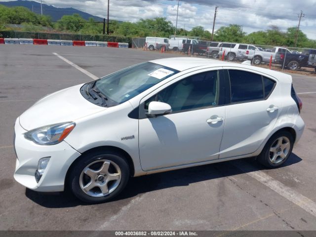 JTDKDTB39F1586674 Toyota Prius C One