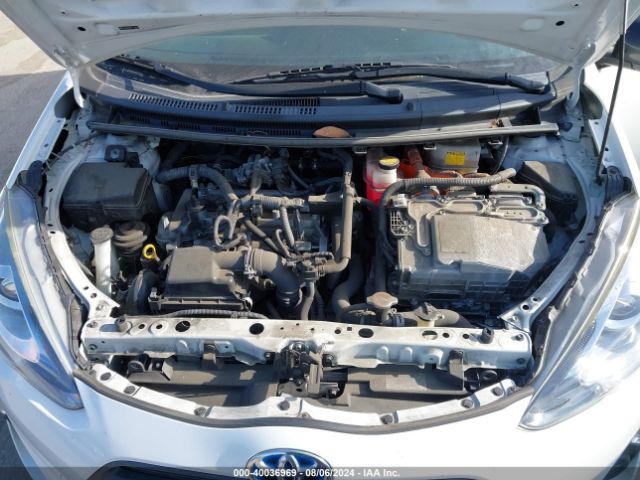 JTDKDTB36F1112648 Toyota Prius C One