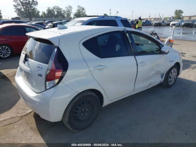 JTDKDTB36F1112648 Toyota Prius C One