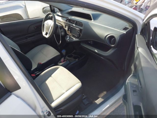 JTDKDTB36F1112648 Toyota Prius C One