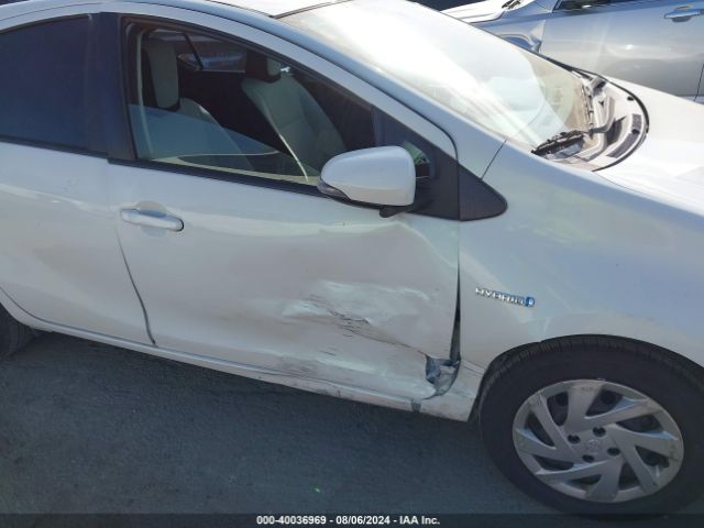 JTDKDTB36F1112648 Toyota Prius C One