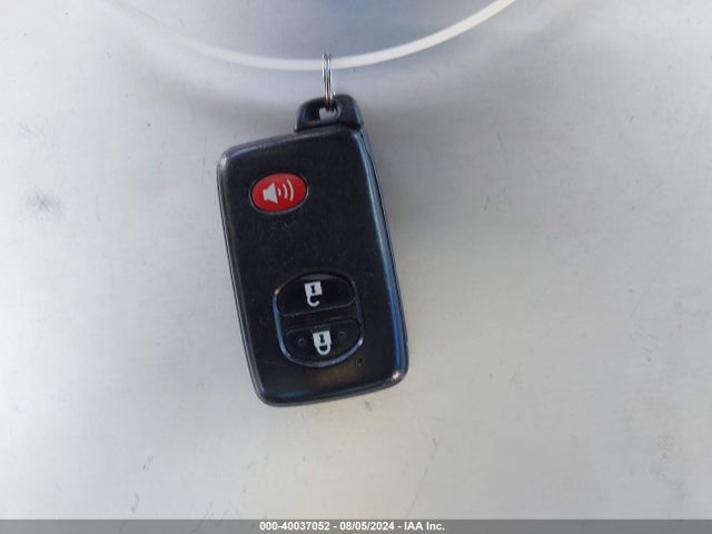 Toyota Prius V Two 2015 JTDZN3EU3FJ035043 Image 11