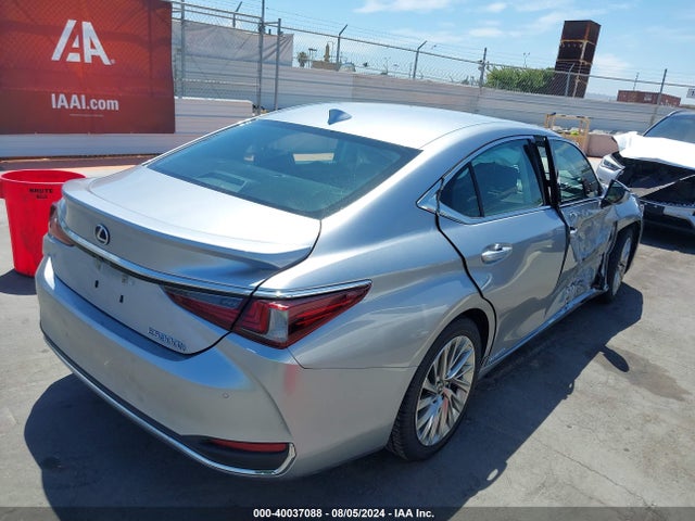 58AEA1C1XNU020483 Lexus Es 300h Luxury