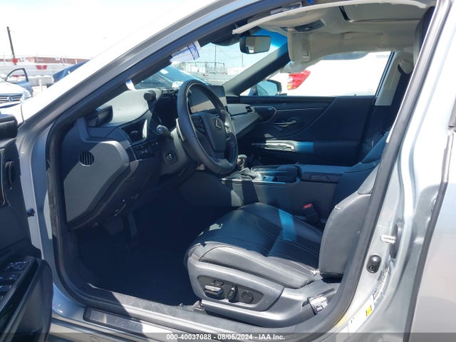 58AEA1C1XNU020483 Lexus Es 300h Luxury