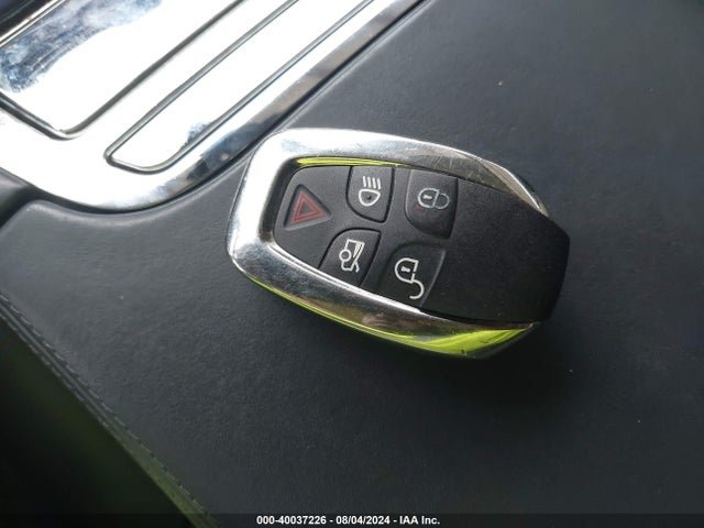 2011 JAGUAR XJ SAJWA2GE9BMV16391 Photo 10