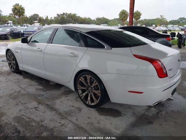 2011 JAGUAR XJ SAJWA2GE9BMV16391 Photo 2