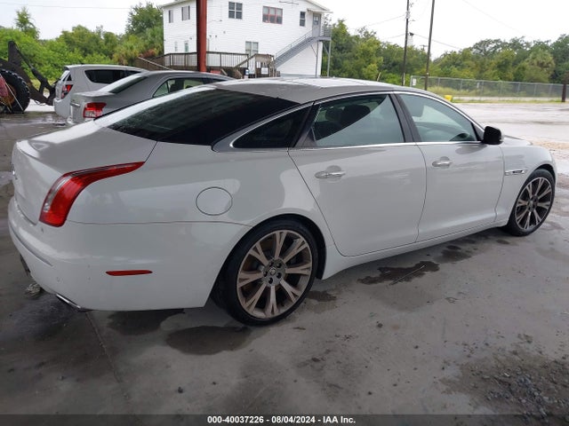 2011 JAGUAR XJ SAJWA2GE9BMV16391 Photo 3