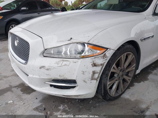 2011 JAGUAR XJ SAJWA2GE9BMV16391 Photo 5