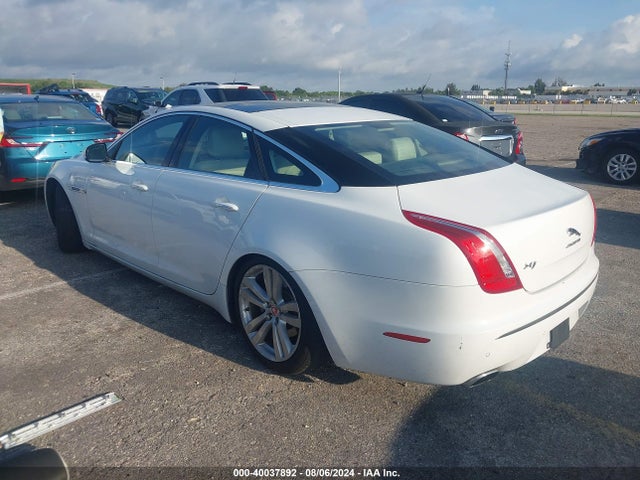 2012 JAGUAR XJ SAJWA1CB0CLV29737 Photo 2