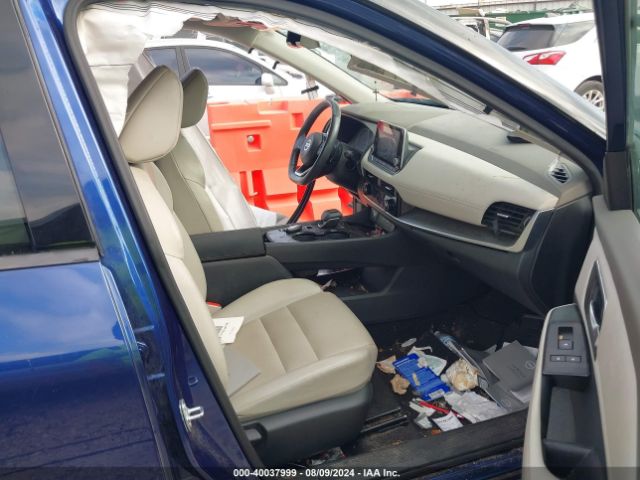 5N1AT3BA4MC810475 Nissan Rogue Sv Fwd