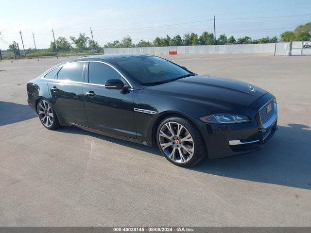 2018 JAGUAR XJ SAJWA2GE1JMW16421 Photo 0