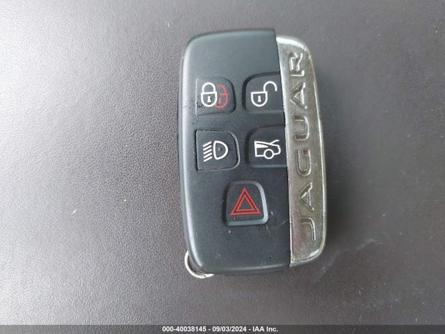 2018 JAGUAR XJ SAJWA2GE1JMW16421 Photo 10