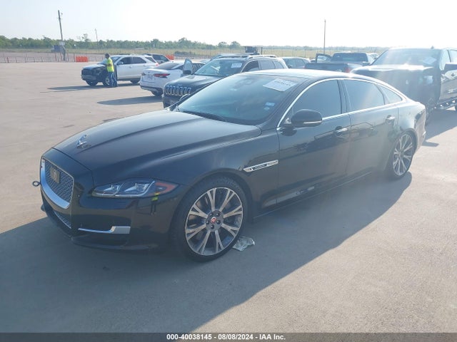2018 JAGUAR XJ SAJWA2GE1JMW16421 Photo 1