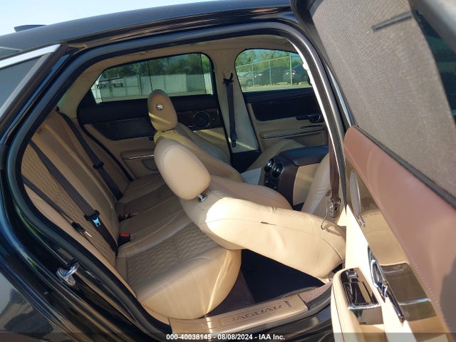 2018 JAGUAR XJ SAJWA2GE1JMW16421 Photo 7