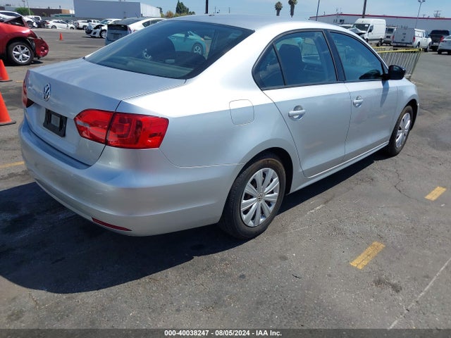 3VW2K7AJ9EM313472 Volkswagen Jetta 2.0l S