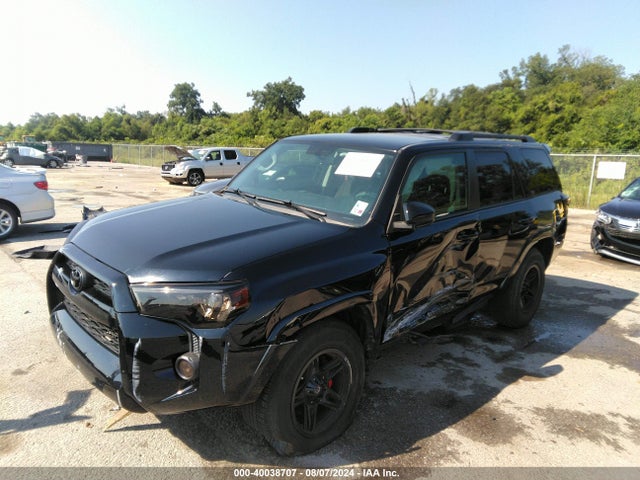 Toyota 4RUNNER SR5 2019 JTEZU5JR3K5210633 Image 2