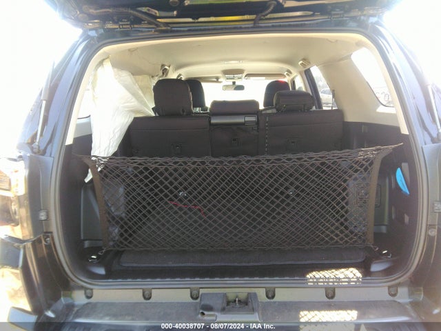 Toyota 4RUNNER SR5 2019 JTEZU5JR3K5210633 Image 8