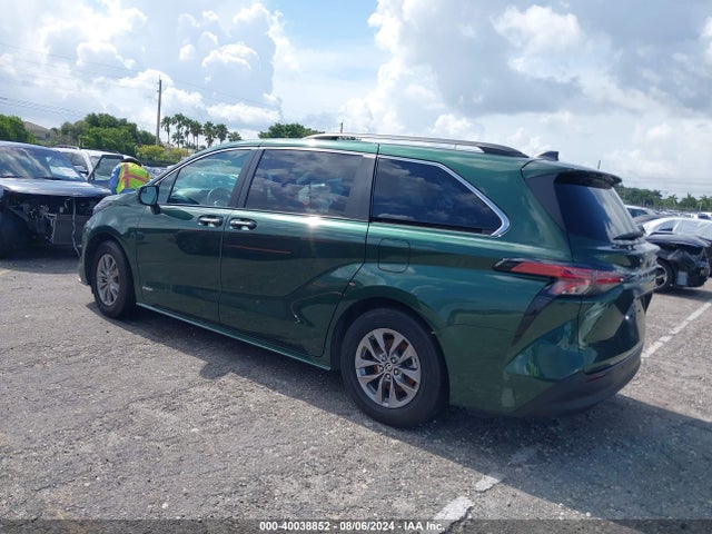 Toyota SIENNA XLE 2021 5TDJRKEC2MS027681 Image 3