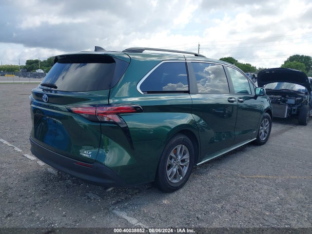 Toyota SIENNA XLE 2021 5TDJRKEC2MS027681 Image 4