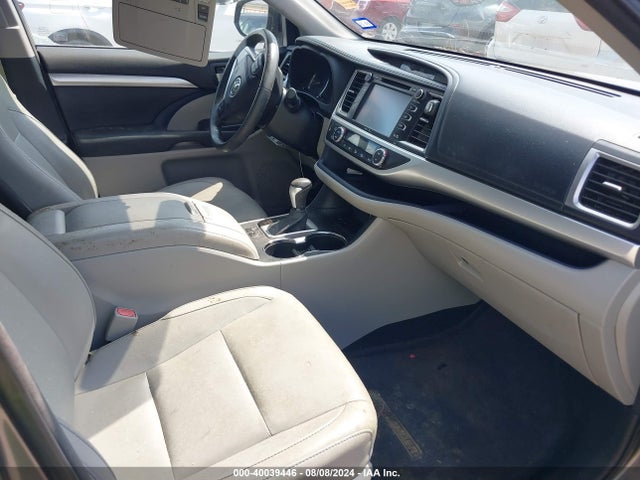 Toyota Highlander Xle V6 2014 5TDKKRFH9ES015296 Image 5
