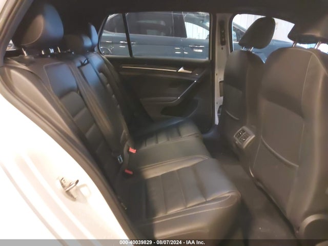 WVWUF7AU0GW256818 Volkswagen Golf R 4-door