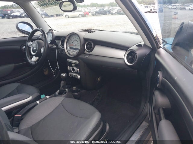 2008 MINI COOPER WMWMF33598TU64369 Photo 4