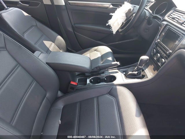1VWBA7A39JC023801 Volkswagen Passat 2.0t Se