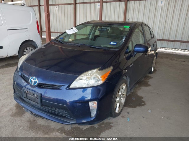 Toyota Prius Two 2014 JTDKN3DU7E0375027 Image 2