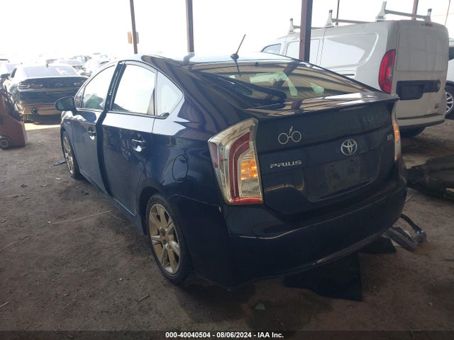 Toyota Prius Two 2014 JTDKN3DU7E0375027 Image 3