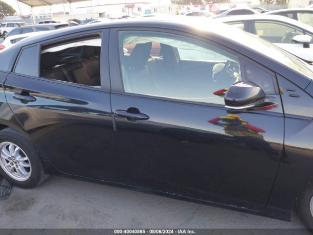 JTDKARFU7K3087577 Toyota Prius Le