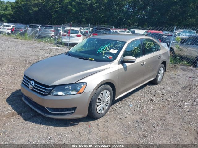 1VWAT7A32FC045765 Volkswagen Passat 1.8t S