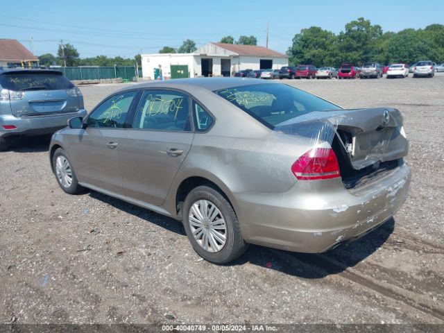 1VWAT7A32FC045765 Volkswagen Passat 1.8t S