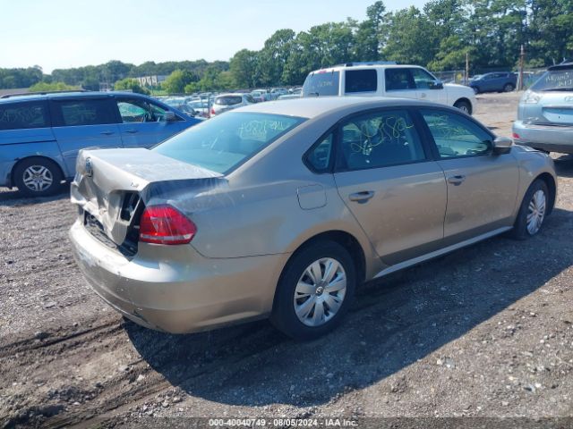1VWAT7A32FC045765 Volkswagen Passat 1.8t S