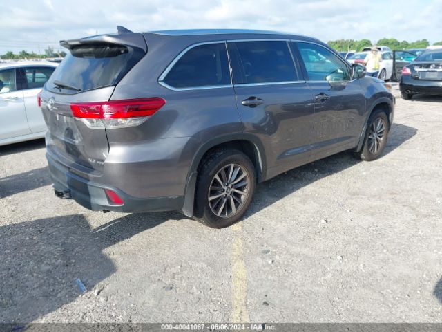 5TDJZRFH5JS898122 Toyota Highlander Xle
