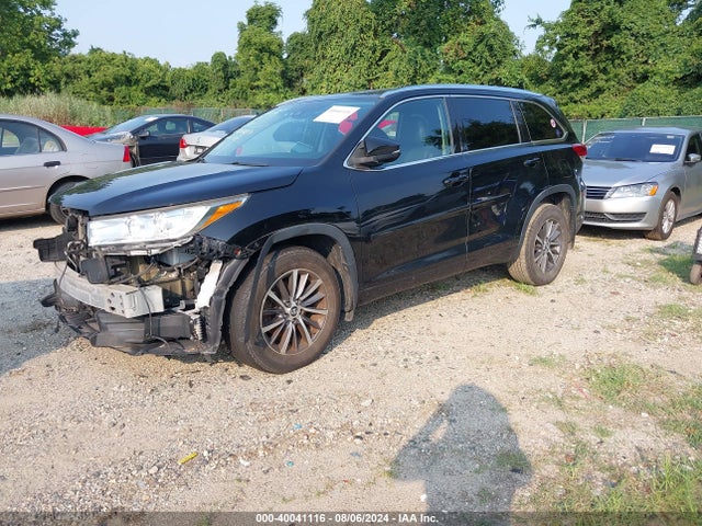 Toyota Highlander Xle 2018 5TDJZRFH4JS554717 Image 2