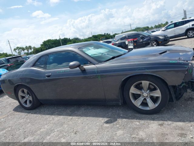 2C3CDZAT2FH894798 Dodge Challenger R/t