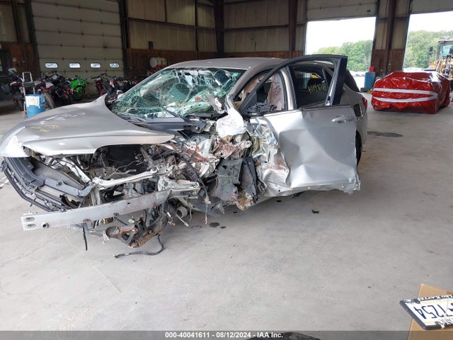 Chevrolet EQUINOX LT 2018 3GNAXSEV8JS571818 Image 2