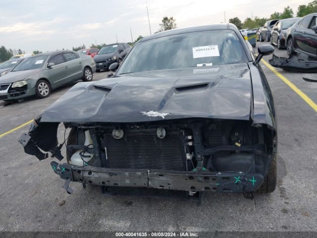2C3CDZAGXJH229157 Dodge Challenger Sxt