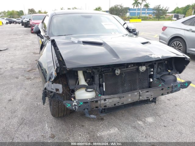 2C3CDZAGXJH229157 Dodge Challenger Sxt