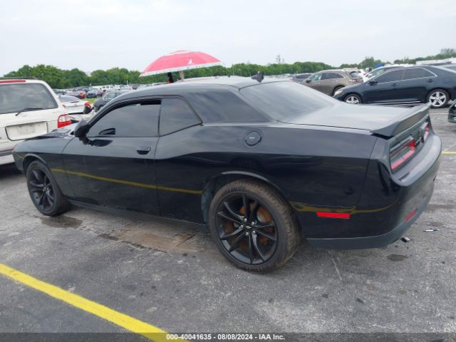 2C3CDZAGXJH229157 Dodge Challenger Sxt