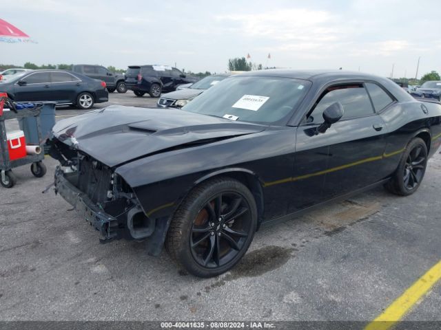 2C3CDZAGXJH229157 Dodge Challenger Sxt