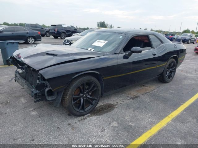 2C3CDZAGXJH229157 Dodge Challenger Sxt